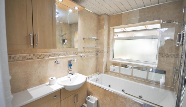 Modern 2 Bed Apartment