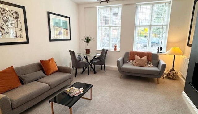 Modern 2 bed w/parking in Marlow