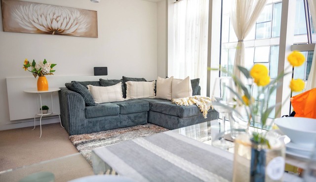 Modern 2BDR Apartment in MK City Centre- The Hub, Free Parking