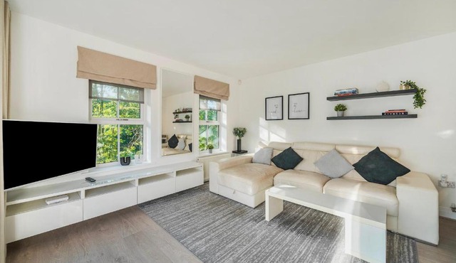 Modern 2BED House w Parking Walton - Pass the Keys