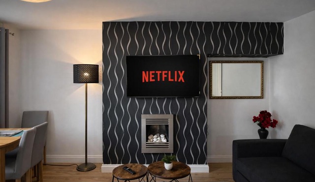 Modern 3 BR Bham HS2 Netflix Free Parking WIFI