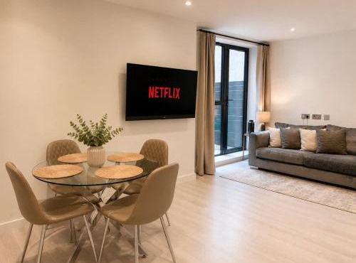 Modern Compass House Flat & Ideal for Professional
