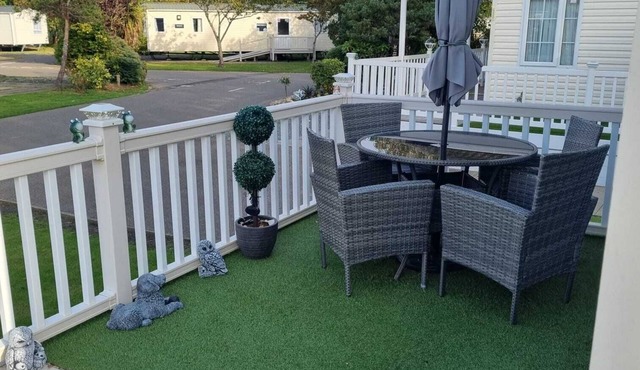 Modern fully furnished caravan situated on Southview Holiday Park - Pet Friendly