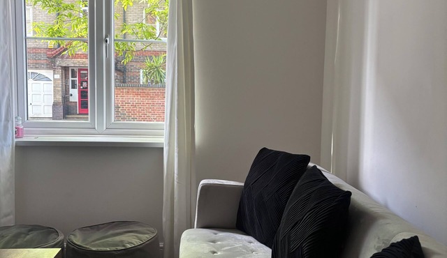 Modern London Stay for 5|Parking| Excel, City Airport & Canary Wharf