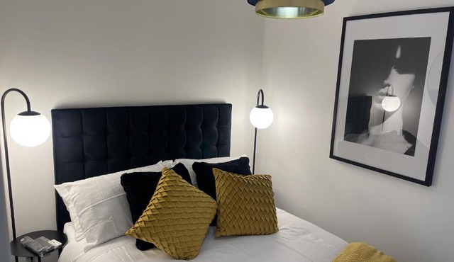 Modern-luxury 1bedroom-EnsuiteBathroom-Garden-Wifi