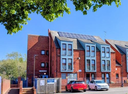 Modern Spacious Flat Near Aylesbury Station -Brand new