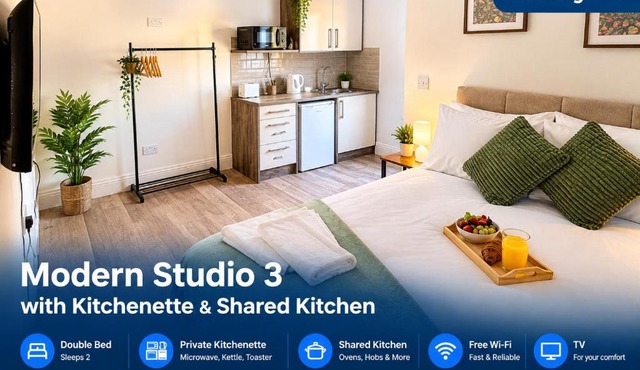 Modern Studio 3 with Kitchenette & Shared Kitchen in Peterborough