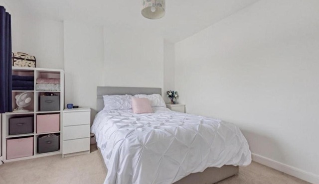 Northampton 2-Bed House with Patio & Parking
