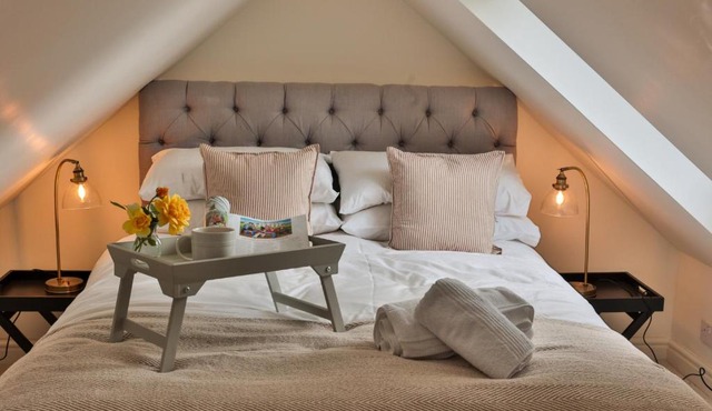 Oak Tree Hideaway