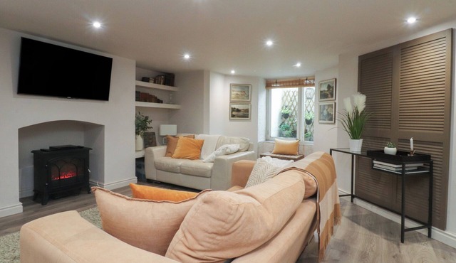 PARAMOUNT APARTMENTS, pet friendly in Lytham St. Annes