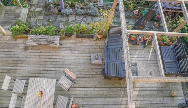 Pass the Keys | Elegant 5-Bed Edwardian Home with Garden & Parking