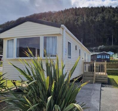 Pet Friendly 3 Bed Static Caravan in Clarach Bay Spacious and Cozy Stay