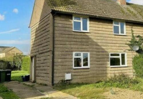 Peterborough Nice House with garden free parking
