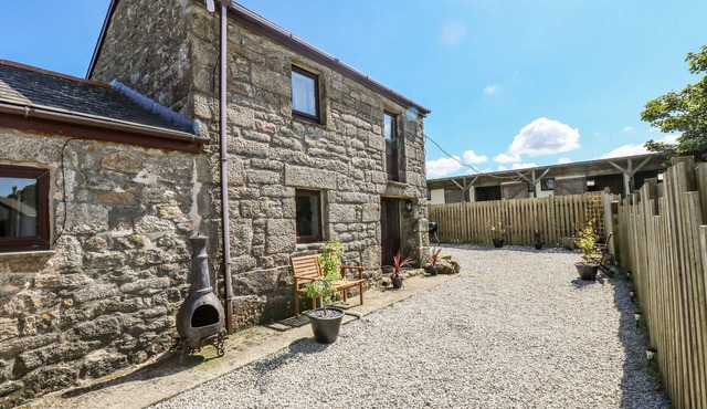 POLGEAR VIEW, romantic, luxury holiday cottage in Redruth