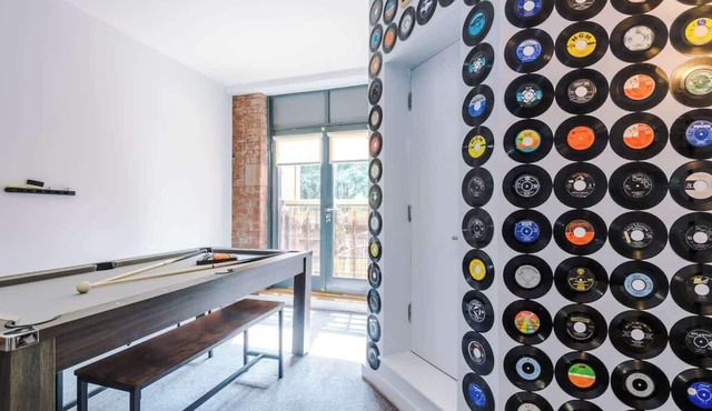 Pool Table, Stunning 2Bed Apt, Central Location