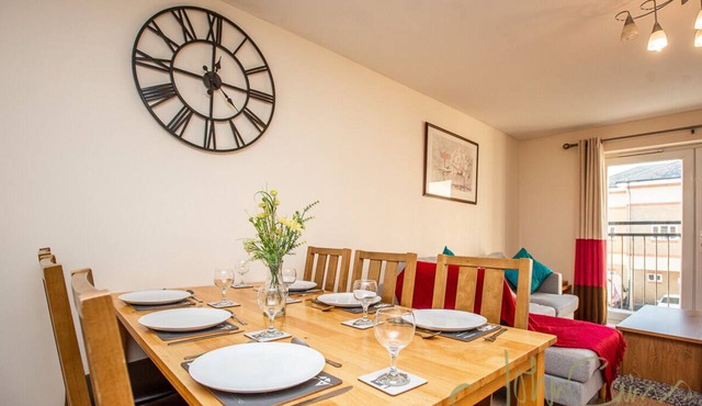 Practical & Convenient Accommodation Near Oxford Airport, Parkway Station & M40 in Kidlington