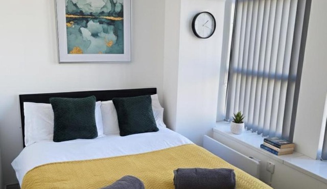 Premium 1 & 2 Bed Apartment - Desborough - Kettering - Sleeps up to 5 - Free Parking, - WIFI - Contractors, Professionals, Families and Relocators - By The Home Makers Hub