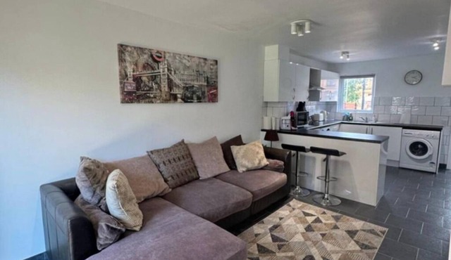 Professionals | Entire House | 2BDR | Weekly Deals