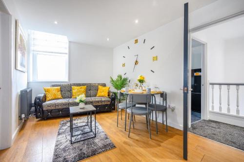 RB83PL - Comfortable Shared Bedroom in Leeds in Leeds