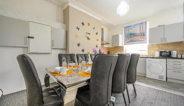 RE15CF - Comfortable Shared Bedroom in Beeston in Leeds