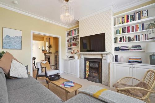Relaxing Central Windsor Getaway for Families - By Tempstay