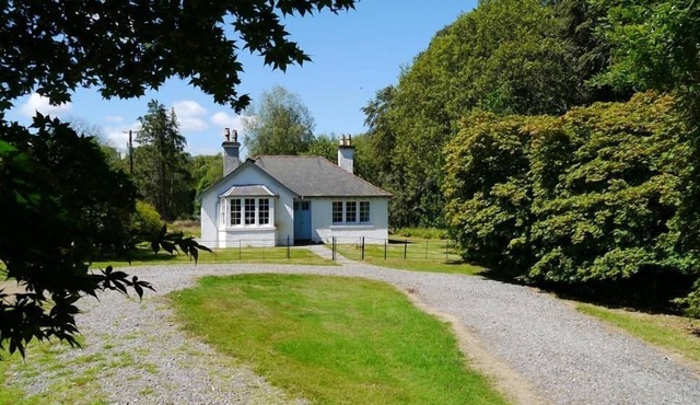 Riverside - a cottage that sleeps 4 guests in 2 bedrooms