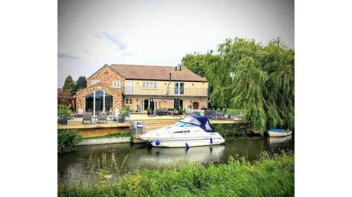 Riverside Lodge Self-Catering Apartment