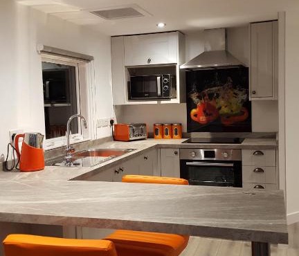 Ruth's Refresh Shropshire Country Retreat with Private Hot Tub & Stunning Views