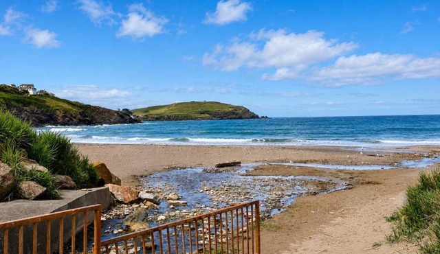 Sandy Toes New 2026 Stylish 2Bed Steps from Beach