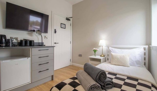 Single ensuite room nr Falkirk with self-check-in