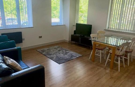 Spacious 2 Bedroom Flat City Centre