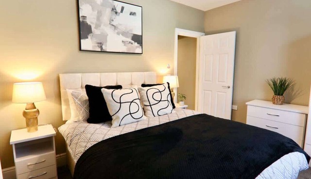 Spacious 2BR Haven Near Sheffield Centre