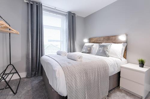 Spacious 3BR Apartment in Llanelli