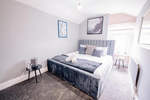 Spacious 3BR House Sleeps 12 for Groups & Family