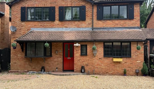 Spacious 5-Bed Entire Home