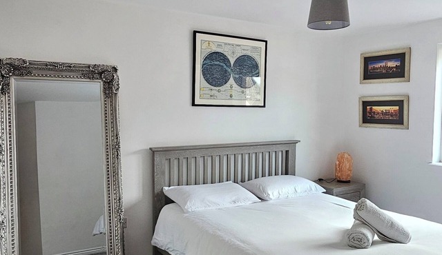 Spacious apartment. Two minutes from Cardiff Bay.Ten minutes to the city centre.