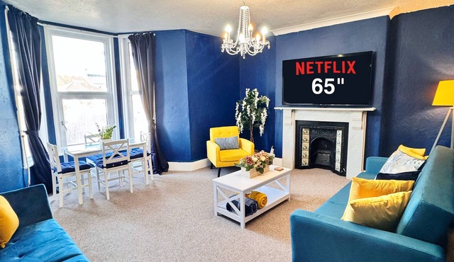 Spacious Central and Chic Apartment 65"TV