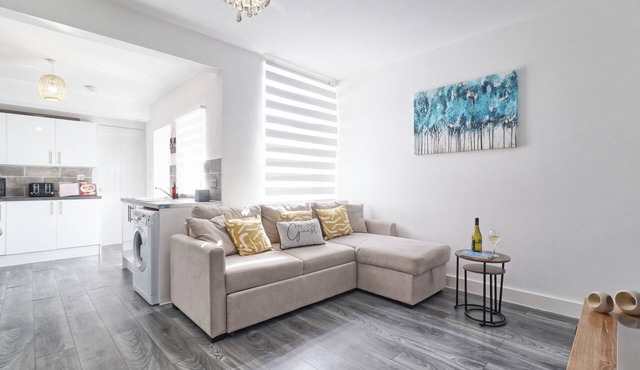Spacious Contractor Stay | Homely House | Sleeps 8 | Colchester