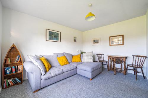 Spacious one bed apartment in a quiet leafy close.