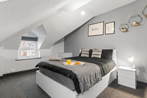 Spacious Quiet - 1 Bedroom Flat