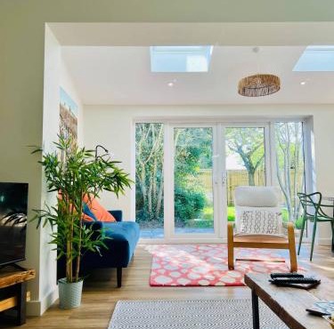 Spacious & Sunny Cottage Close to Suffolk Coast