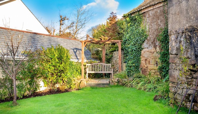 Stone Barn in Cornwall near Coastline