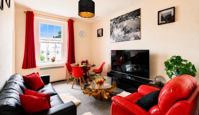 STR8BS8 2-Bedroom Penthouse, Clifton, Parking, Garden & City Views