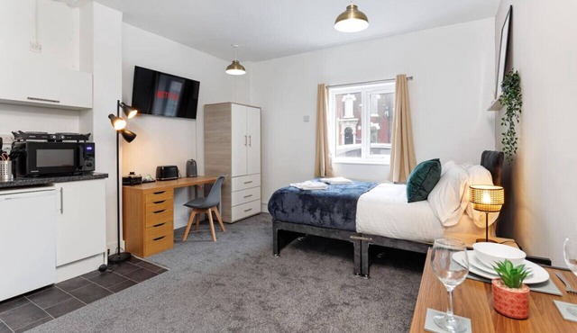 Studio 8 City Centre Fast WiFi Smart TV