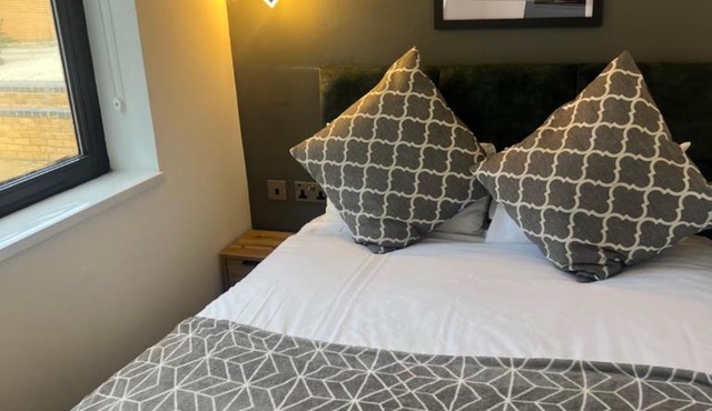 Studio Apartment - Perfect for Contractors and Short & Long Term Stays - Free WIFI - Free Parking - Extra Bed - Full Kitchen