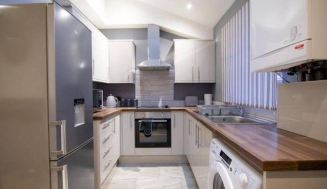 Stunning Bolton Abode – Pool Table & Free Parking
