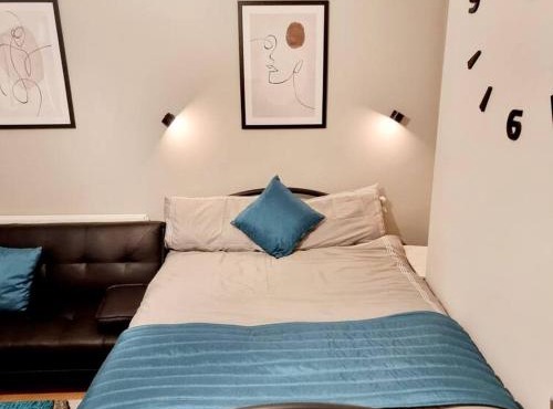 Stylish Self-Contained Apartment with Private Entrance & Self Check-In