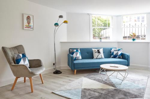 Stylish, spacious flat with private parking
