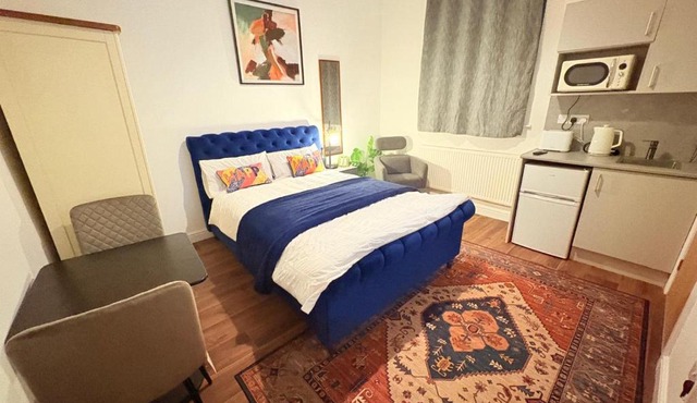 Stylish studio 8,Weekly, Monthly stay deals,Parking,Contractors,NHS,Families, Relocators, nr Sandwell hospital