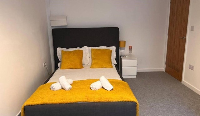 Superb modern flat in Northampton, parking &EV